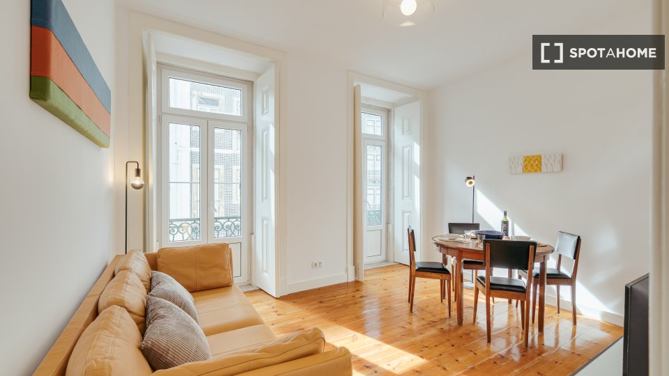 Apartment Lisbon, 2 beds, 75m² — photo 2