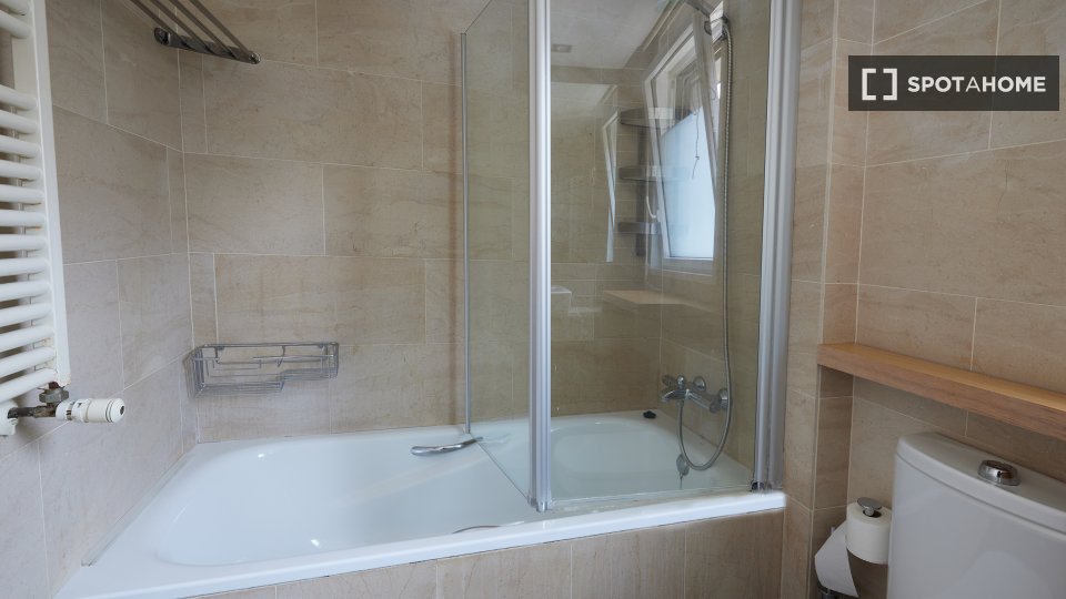 Apartment Barcelona, 2 beds, 75m² — photo 15