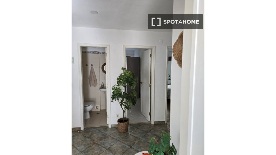 Double room Lisbon, 2 beds, 85m² — photo 4