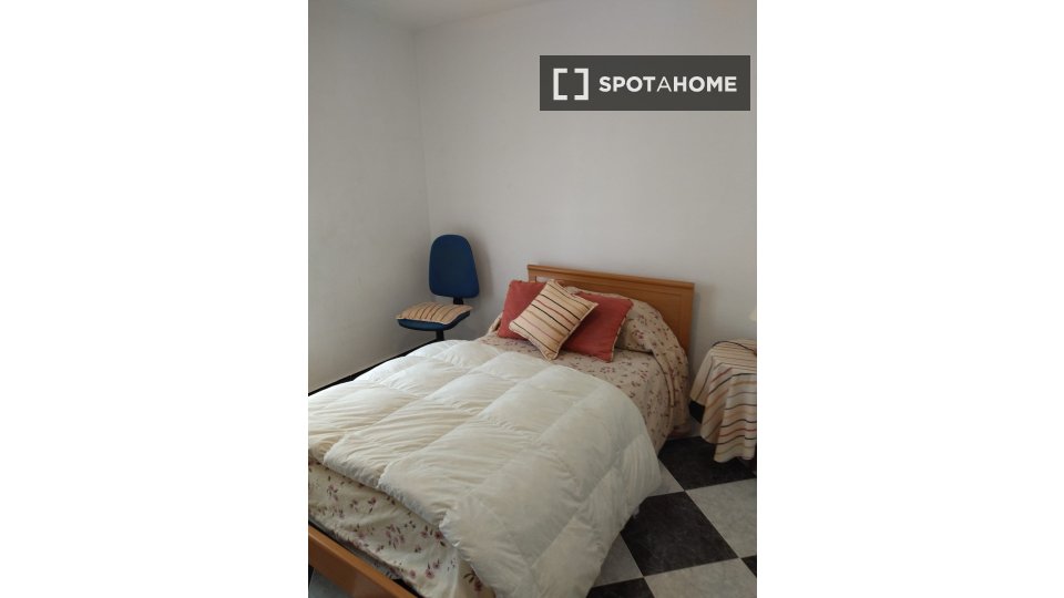 Apartment Alicante, 3 beds, 81m² — photo 1