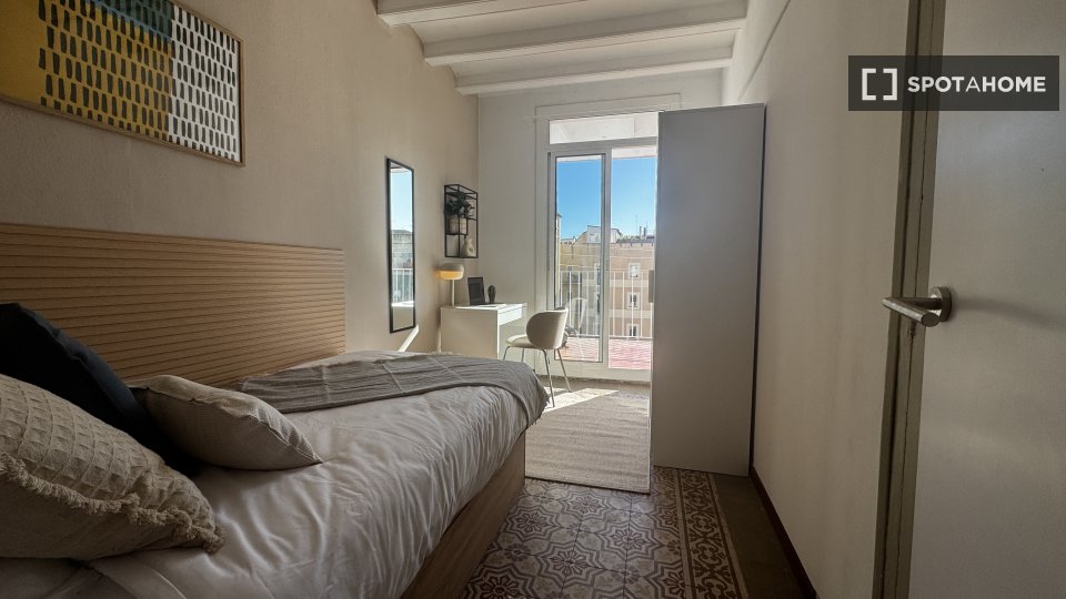 Double room Barcelona, 5 beds, 120m² — photo 9