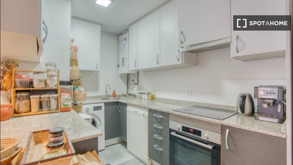 Appartamento con 3 camere da letto in affitto a Les Tres Torres - a Barcellona