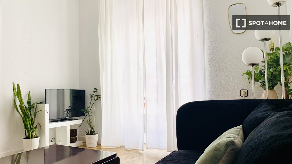 Apartment Madrid, 4 beds, 85m² — photo 1