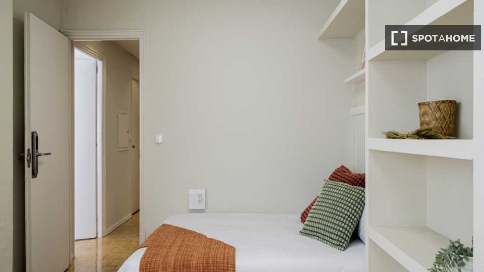 Double room Madrid, 8 beds — photo 48