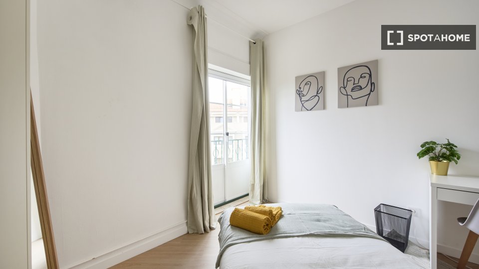 Double room Lisbon, 9 beds — photo 16