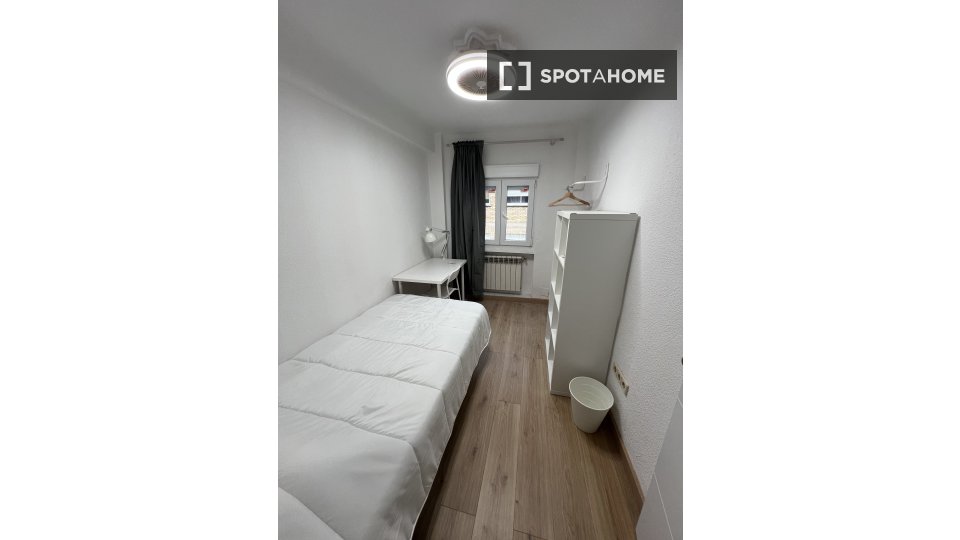 Double room Madrid, 4 beds, 65m² — photo 6