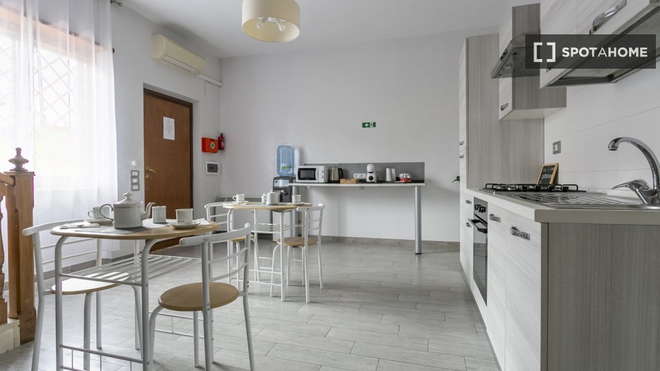 Double room Rome, 4 beds — photo 8