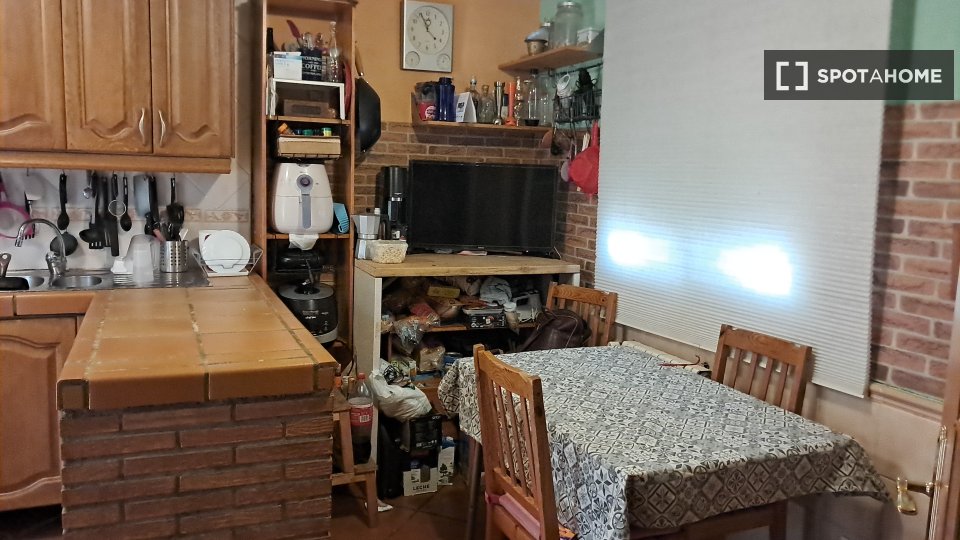Double room Madrid, 3 beds — photo 18