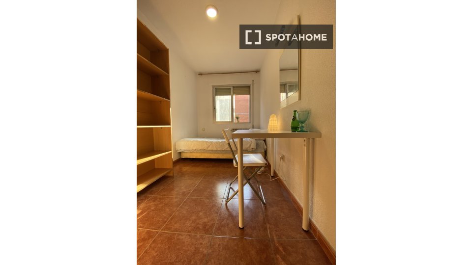 Double room Madrid, 4 beds — photo 41