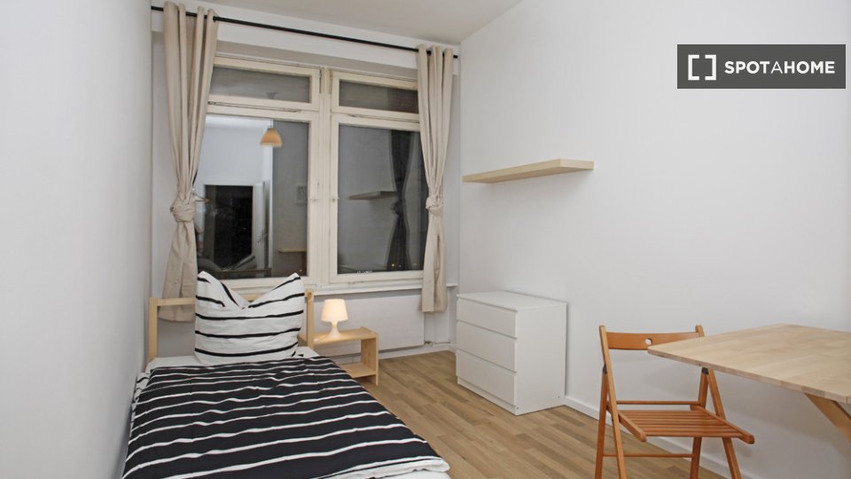 Double room Berlin, 4 beds, 71m² — photo 9
