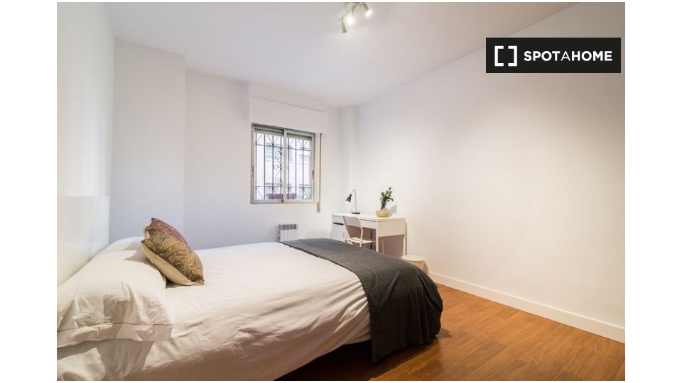 Double room Madrid, 6 beds, 140m² — photo 2