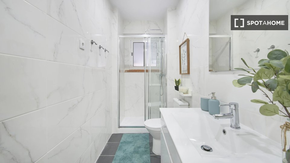 Double room Lisbon, 4 beds — photo 17