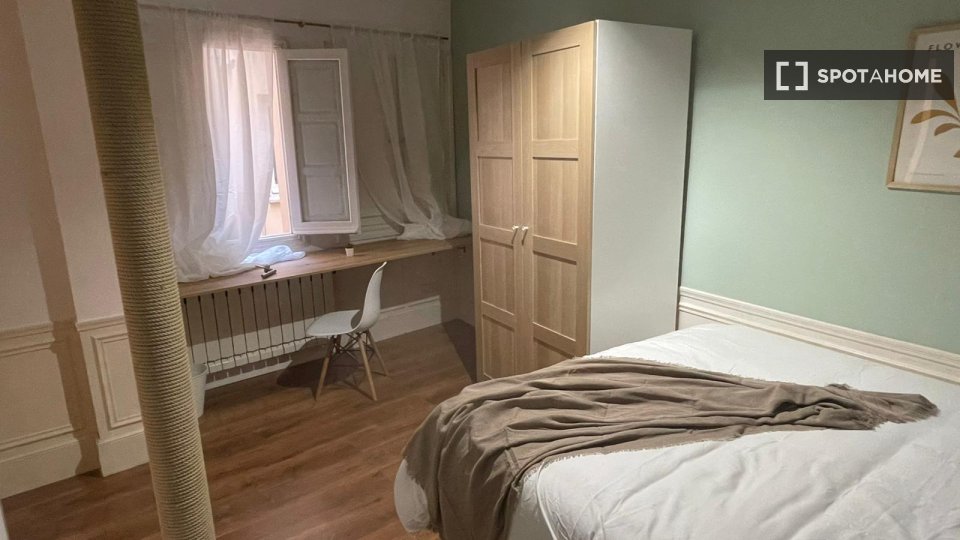 Double room Madrid, 10 beds, 173m² — photo 3