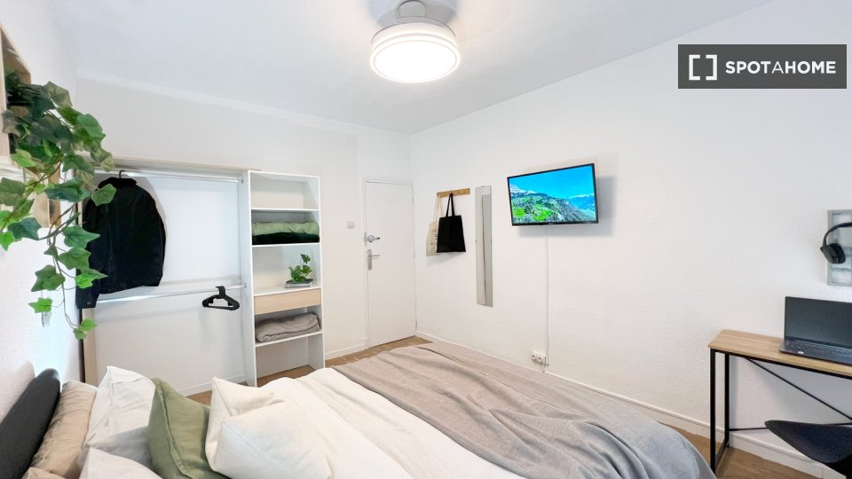 Double room Madrid, 5 beds — photo 17