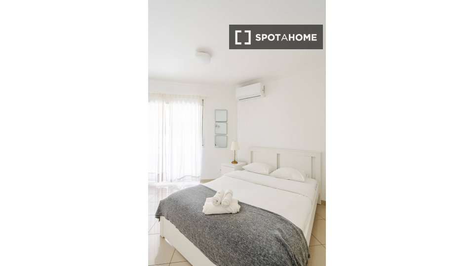Double room Lisbon, 5 beds — photo 8