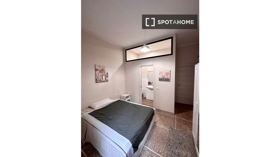 Double room Rome, 3 beds, 94m² — photo 3