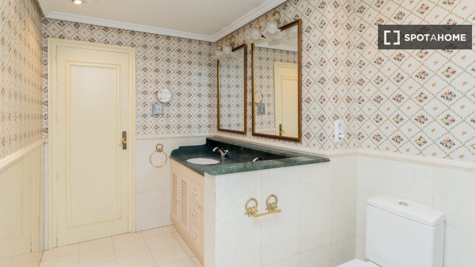 Double room Madrid, 6 beds — photo 38
