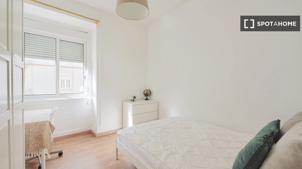Double room Lisbon, 4 beds — photo 8