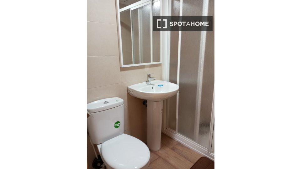 Double room Alicante, 5 beds, 120m² — photo 11