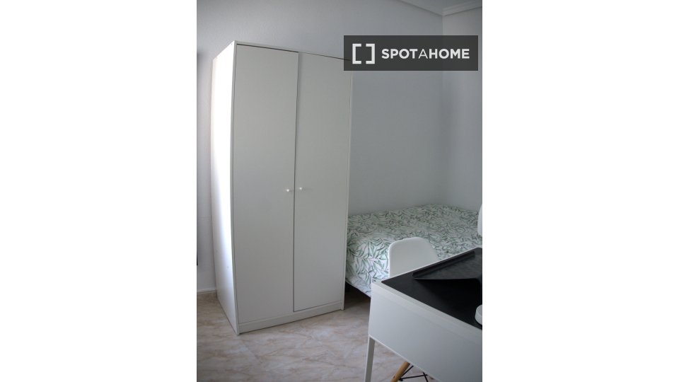 Double room Madrid, 6 beds — photo 12