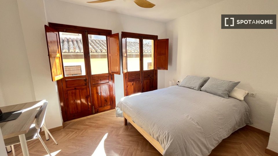 Double room Granada, 4 beds — photo 16