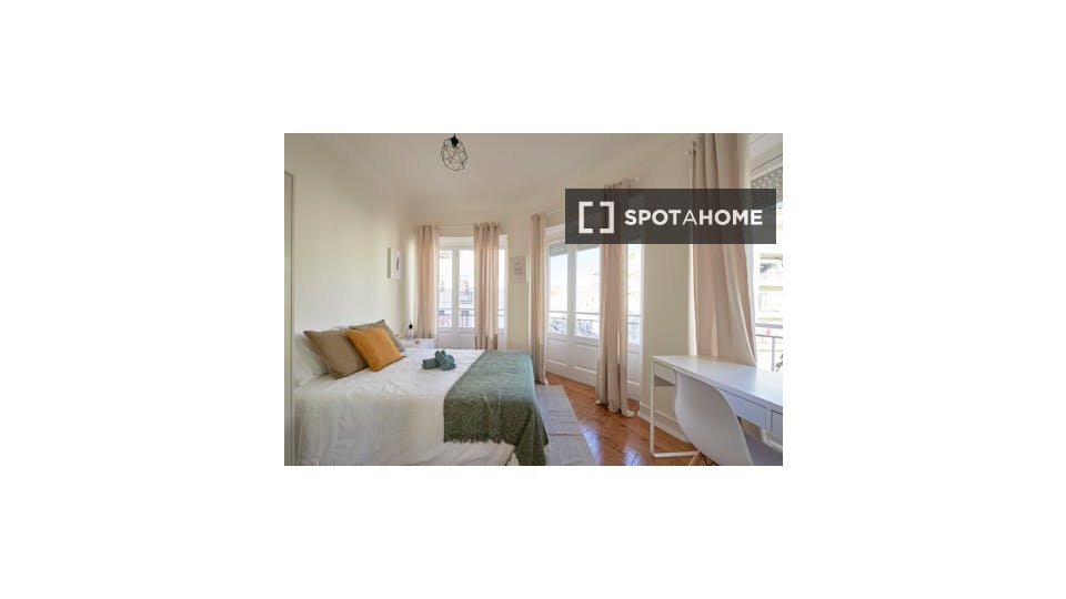 Double room Lisbon, 5 beds — photo 10
