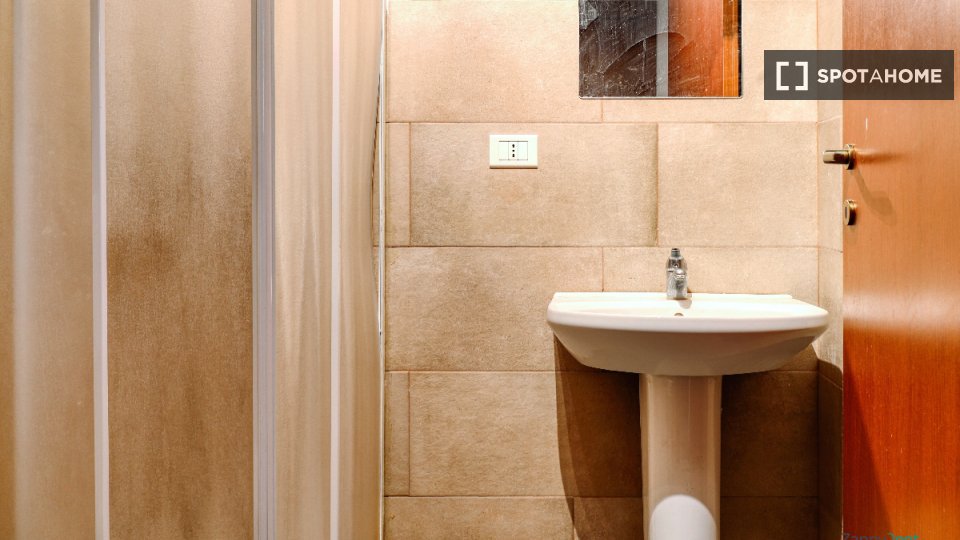 Double room Bologna, 12 beds, 150m² — photo 22