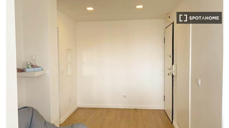 Apartment Lisbon, 2 beds, 61m² — photo 11