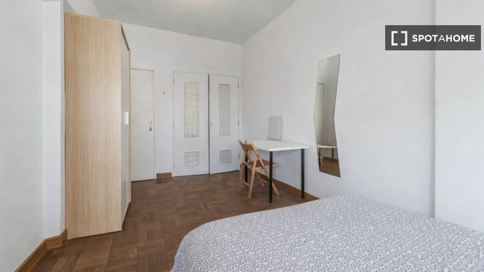 Double room Lisbon, 6 beds — photo 27