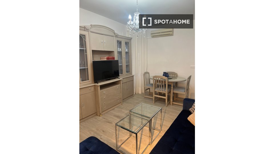 Apartment Seville, 3 beds, 56m² — photo 14