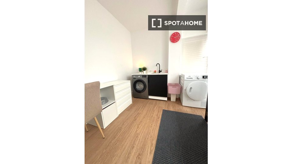 Double room Madrid, 7 beds, 160m² — photo 62