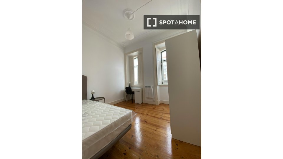 Double room Lisbon, 4 beds — photo 15