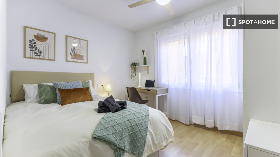 Double room Alicante, 4 beds, 103m² — photo 8