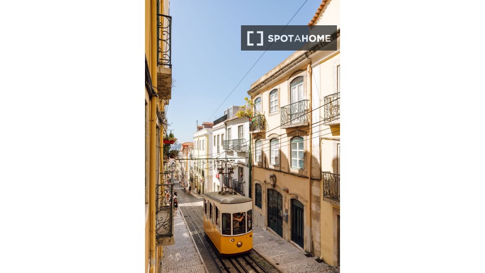 Apartment Lisbon, 2 beds, 70m² — photo 17