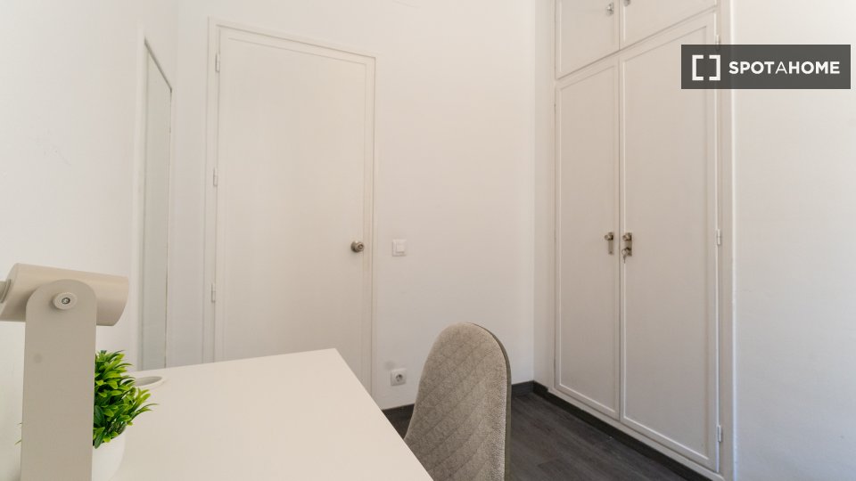 Double room Madrid, 7 beds — photo 22