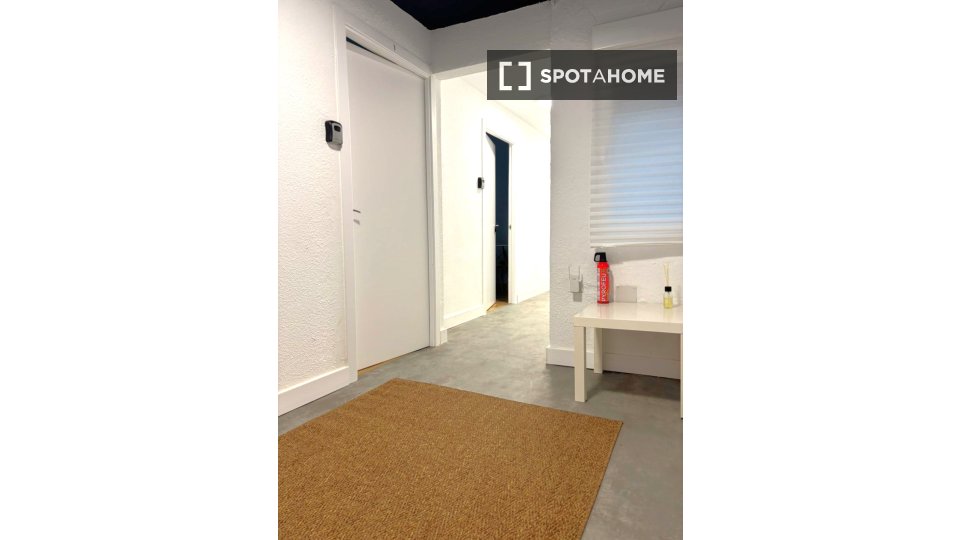 Double room Madrid, 7 beds, 160m² — photo 38