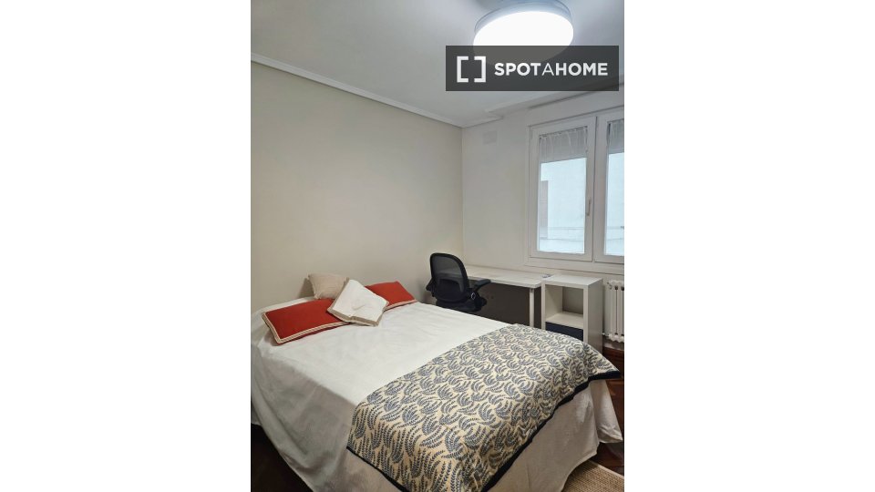 Double room Zaragoza, 4 beds, 114m² — photo 11