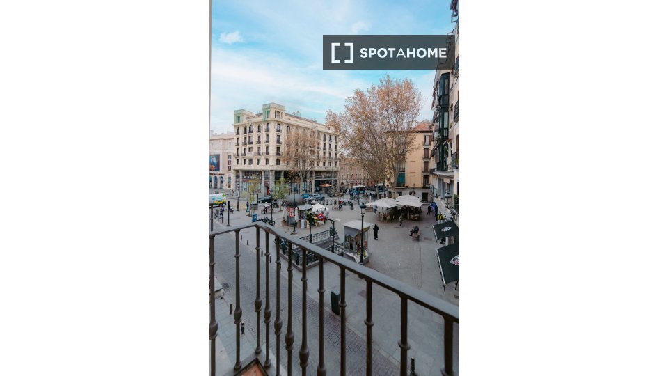 Apartamento de 3 dormitorios en alquiler en Palacio, Madrid