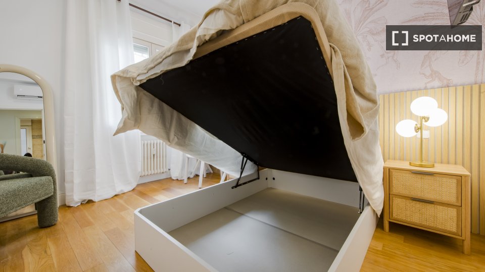 Double room Madrid, 13 beds, 266m² — photo 10