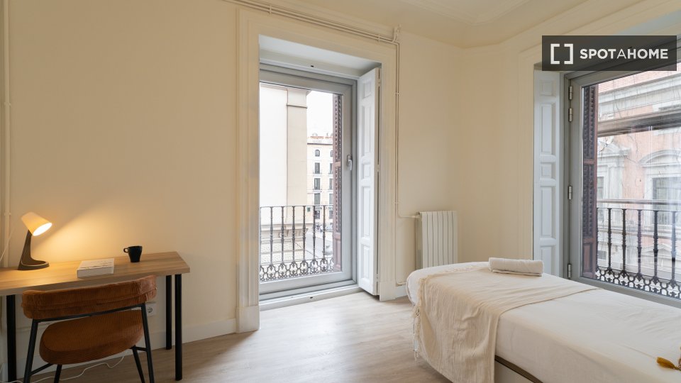 Double room Madrid, 9 beds — photo 18
