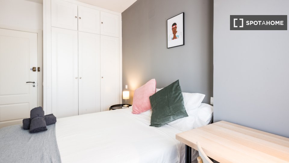 Double room Madrid, 5 beds, 98m² — photo 10