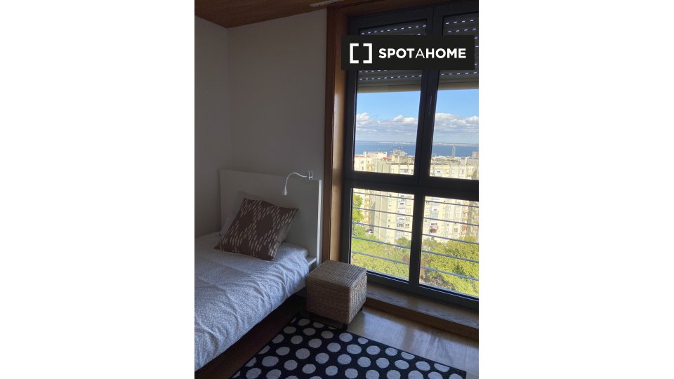 Double room Lisbon, 5 beds, 144m² — photo 3