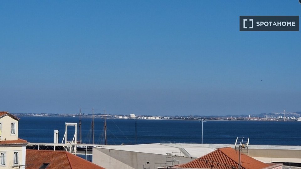 Apartment Lisbon, 2 beds, 50m² — photo 14