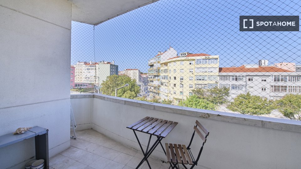 Double room Lisbon, 4 beds — photo 19