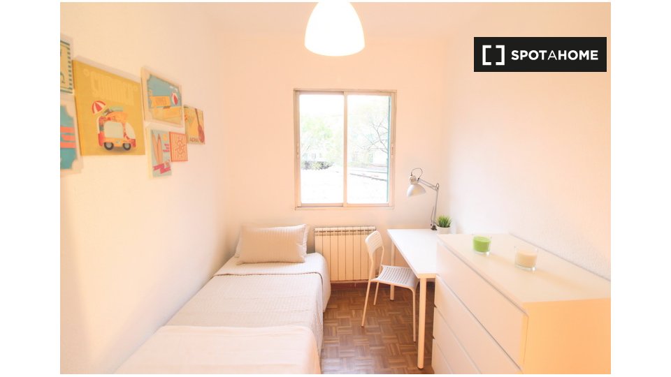 Double room Madrid, 3 beds — photo 12