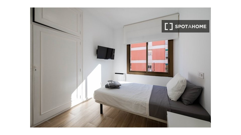Double room Barcelona, 5 beds, 128m² — photo 11