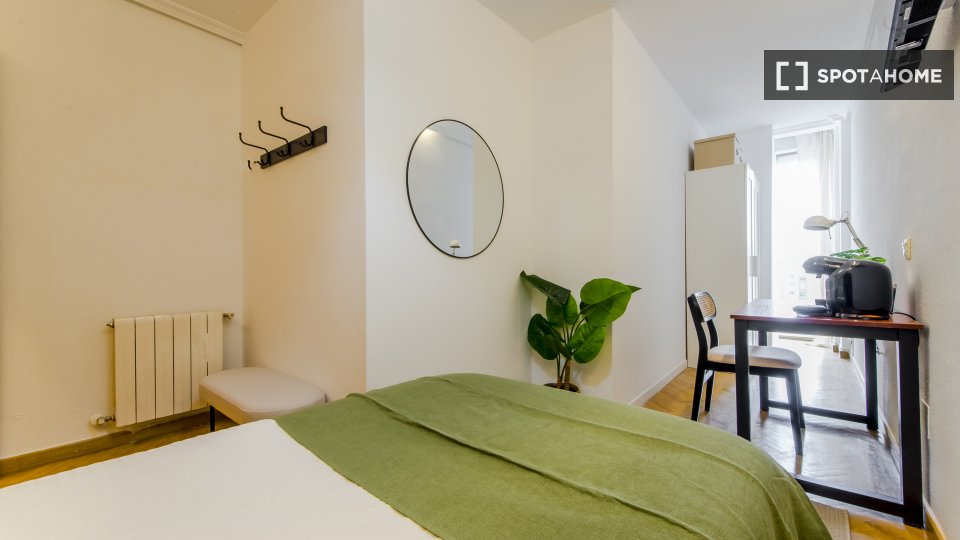 Double room Madrid, 5 beds — photo 16