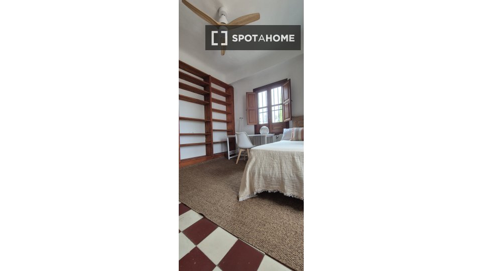 Double room Granada, 3 beds, 100m² — photo 10