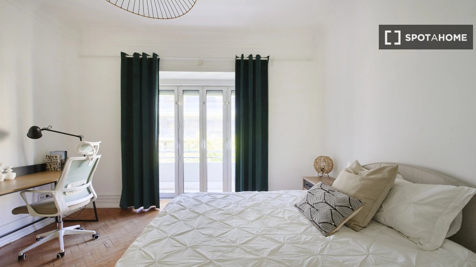 Double room Lisbon, 9 beds — photo 18