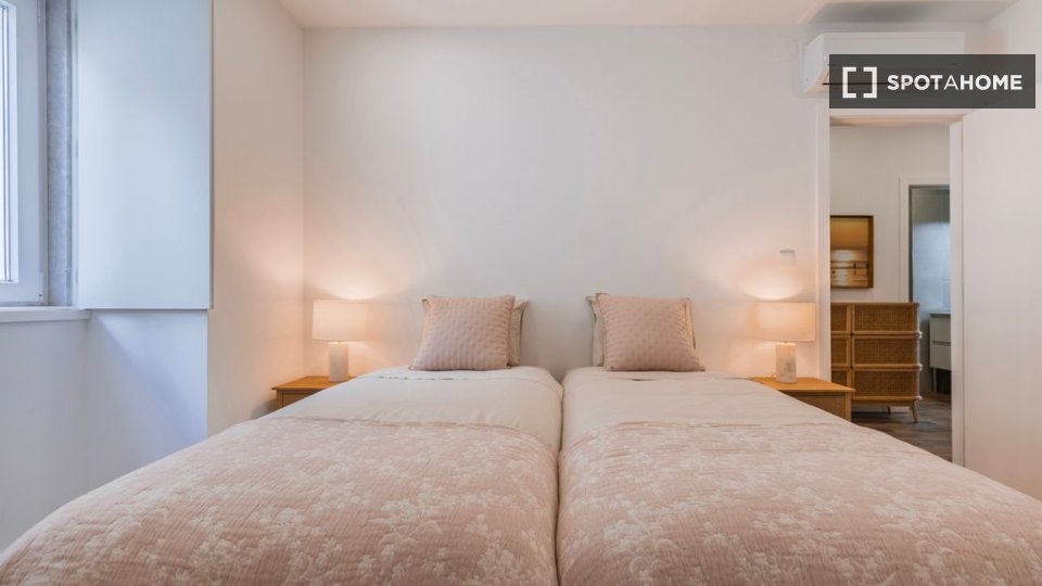 Apartment Lisbon, 2 beds — photo 17